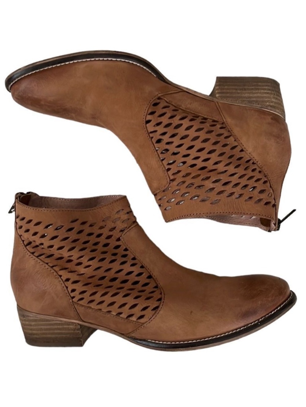 EUC Seychelles Leather Ankle Boots